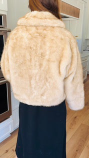 Wide Point Collar Voluminous Fur Jacket